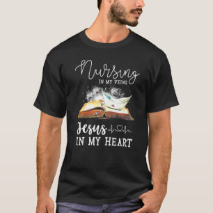 Camiseta Enfermagem Nas Minhas Veias Jesus No Meu Coração,