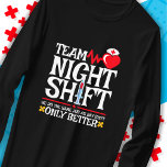 Camiseta Enfermeira Apreciação Funny Team Shift Enfermeira<br><div class="desc">Esta engraçada design de enfermeira de turno noturno é perfeita para uma enfermeira de enfermagem de hospital, enfermeira universitária, enfermeira de enfermagem de UTI, enfermeira de acusação ou outros tipos de enfermeira que trabalham como enfermeira de turno noturno cuidando de pacientes. Apresenta 'Team Night Shift - Fazemos o mesmo trabalho...</div>