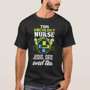 Camiseta Enfermeira de Oncologia Cristã Jesus Gatos & Café