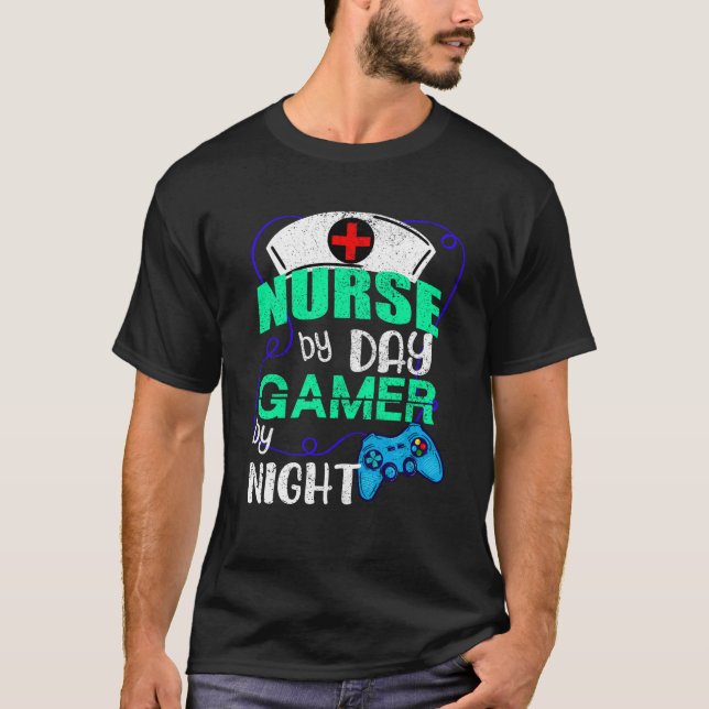 Camiseta Enfermeira do Day Gamer pela Noite (Frente)