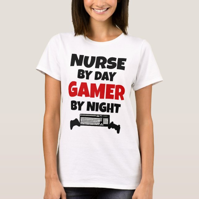 Camiseta Enfermeira do Day Gamer pela Noite (Frente)