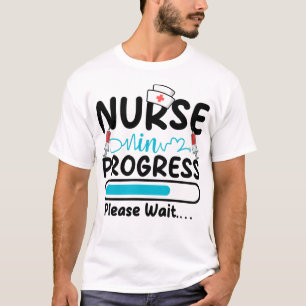 Camiseta Enfermeira em Progresso Carregando Homens