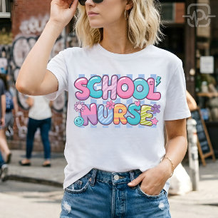 Camiseta Enfermeira Escolar Groovy Letra Bolha Colorida Ret