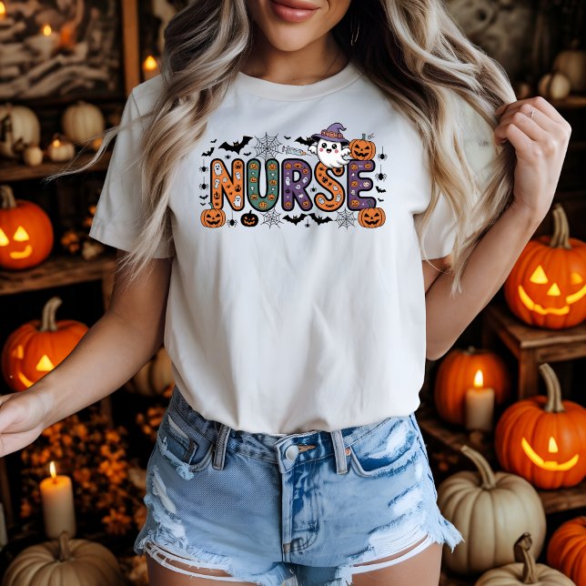 Camiseta Enfermeira Halloween Cartoon Spooky Letters Design (Criador carregado)