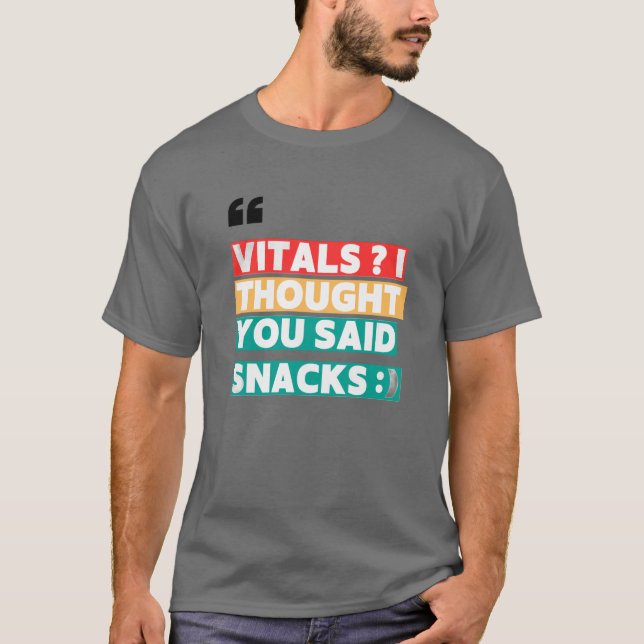 CAMISETA ENFERMEIRA HUMOR TEE - VITAIS QUE PENSEI QUE DISSE (Frente)