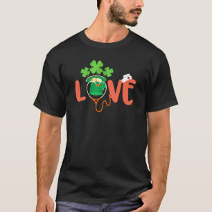 Camiseta Enfermeira Irlandesa Dia de São Patrício Trevo Sor