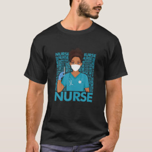 Camiseta Enfermeira Negra Com Máscara Em Quarto