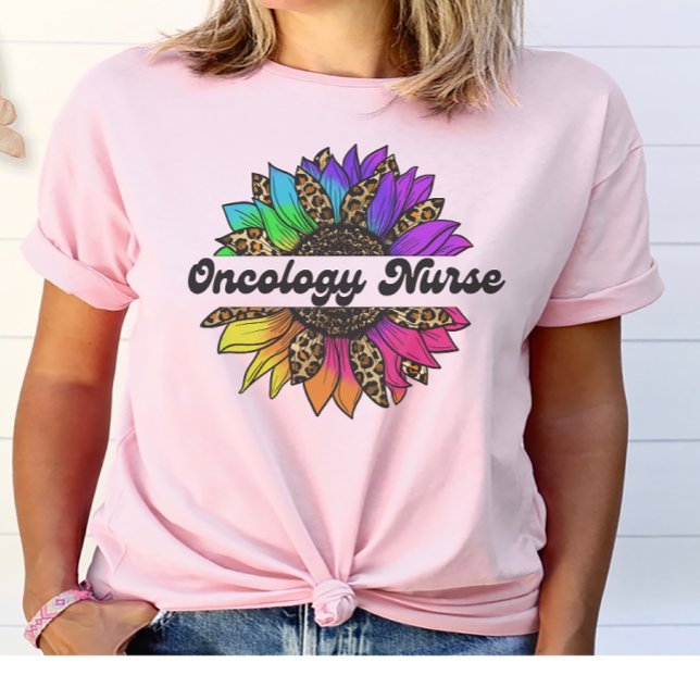 Camiseta Enfermeira Oncologia Profissão Rainbow Sunflower (Oncology Nurse Profession Rainbow Sunflower T-Shirt
)