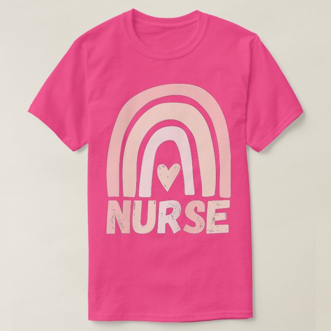 Camiseta Enfermeira Rainbow Heart Apprecie Nursing Formando (Frente do Design)