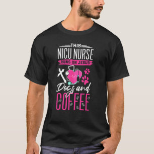 Camiseta Enfermeira Religiosa de Nicu Jesus Cães Café Neo