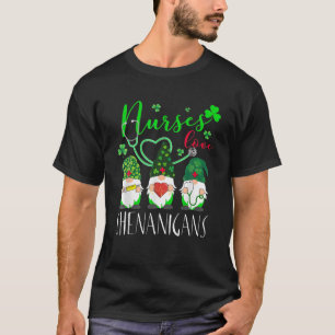 Camiseta Enfermeiras Adoram Shenanigans - Engraçados Gnomos