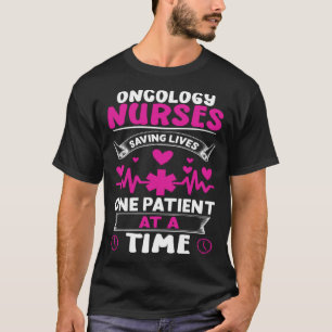 Camiseta Enfermeiros de Oncologia Salvando Vidas Um Pacient