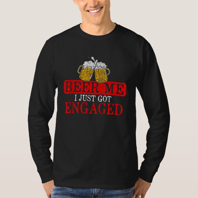 Camiseta Engagement Beer Me Got Engaged Men Groom Alcohol D (Frente)