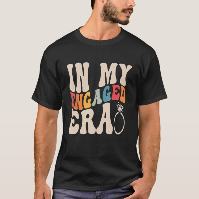 Camiseta Engagement Fiance In My Engaged Era Bachelorette P (Frente)