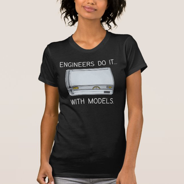 Camiseta Engenheiros Fazem... Com Modelos. (Frente)