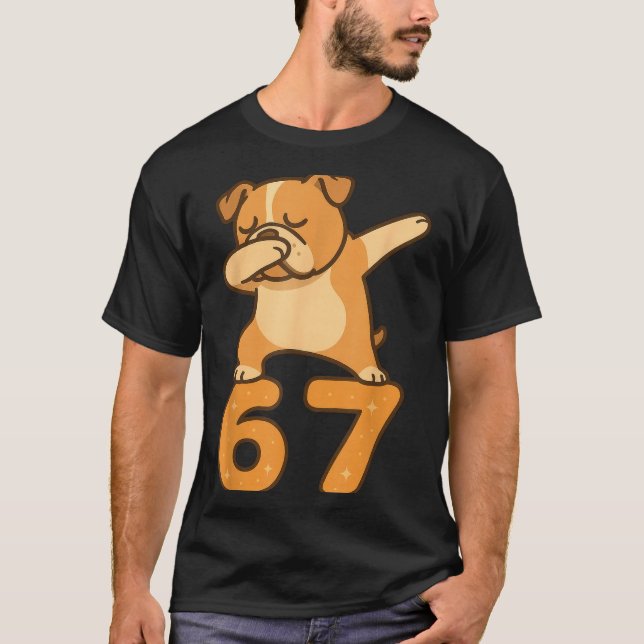 Camiseta English Bulldog Dog 67 Meme Six Seven Funny Dabbin (Frente)