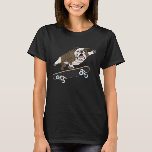 Camiseta English Bulldog Doing Tricks on Skateboards (Frente)