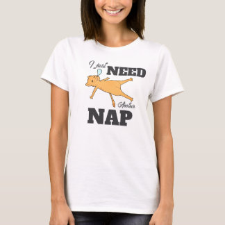 Camiseta engraçada de gato com a legenda “Só preci