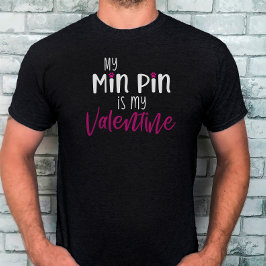 Camiseta engraçada do Min Pin no Dia dos Namorados