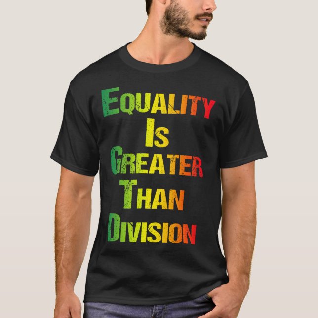Camiseta engraçada Juneteenth Igualdade é maior qu (Frente)