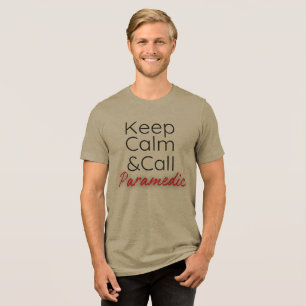 Camiseta Engraçada Manter Calmo e Chamada Paramédi