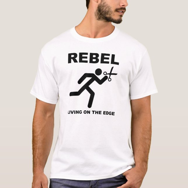 Camiseta engraçada Rebelde à Beira (Frente)