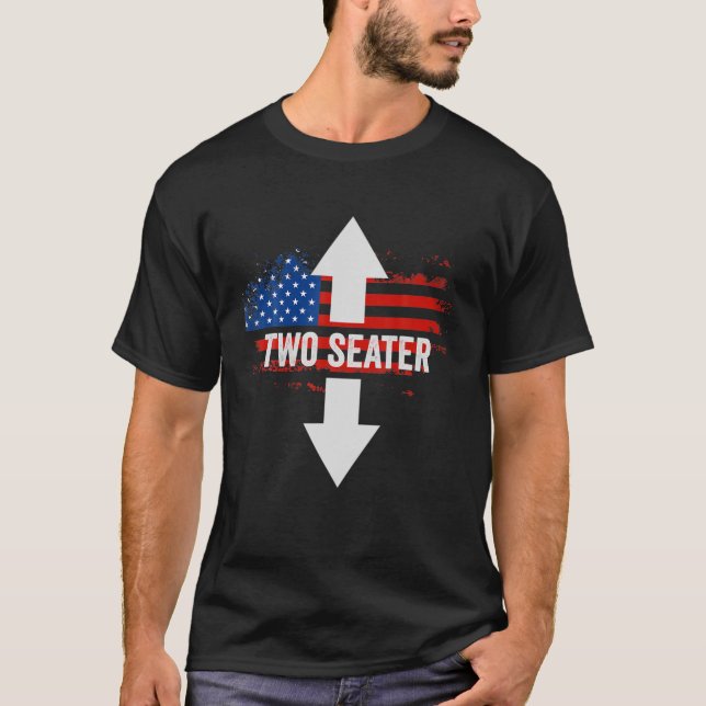 Camiseta Engraçado 4 De Julho Humor 2 Seater Bandeira Dos E (Frente)