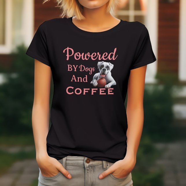 Camiseta Engraçado Alimentado Por Cães E Café (Criador carregado)