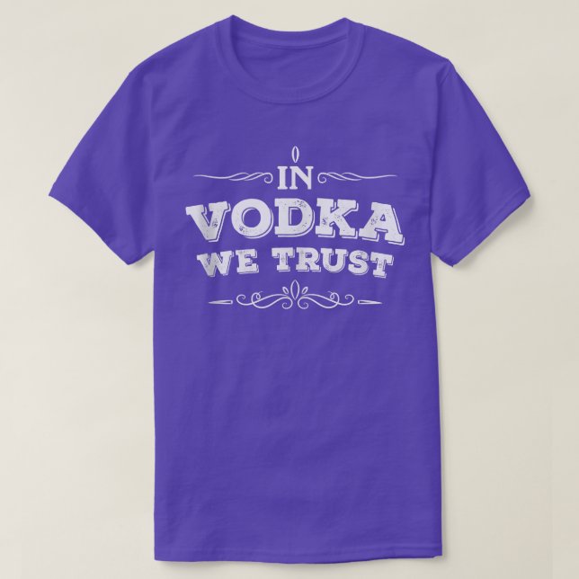 Camiseta Engraçado Bebê Russo Em Vodka Confiamos Em Bebida  (Frente do Design)