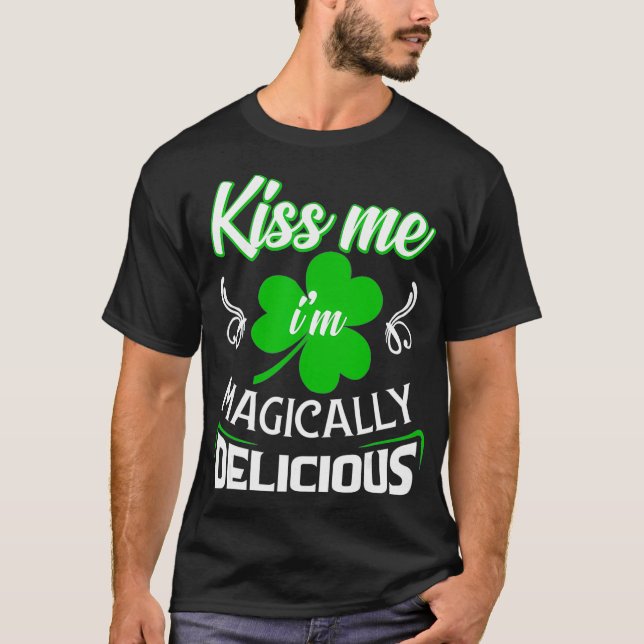 Camiseta Engraçado Beije-Me Sou Magicamente Delicioso São P (Frente)