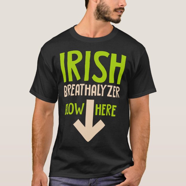 Camiseta Engraçado bico-cheiro irlandês do bafômetro aqui,  (Frente)