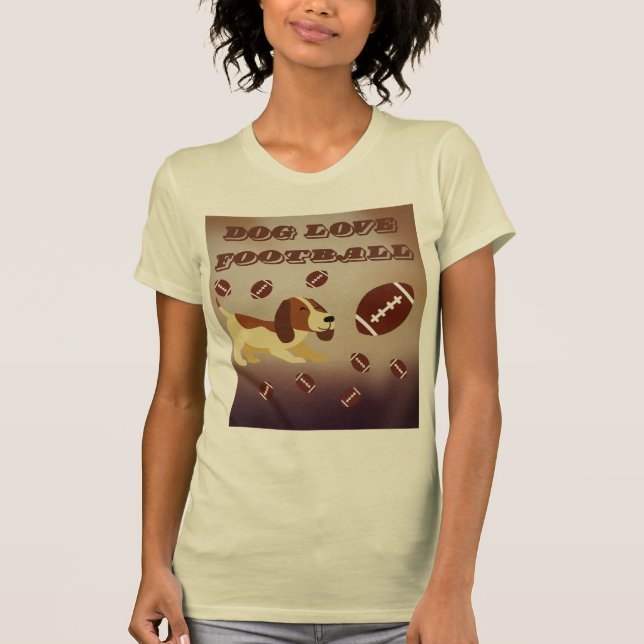 Camiseta Engraçado Brown Puppy Jogando Futebol Mulheres (Frente)