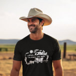 Camiseta Engraçado Carrinho e Oxen "Dos anos 1900"<br><div class="desc">Presente perfeito para qualquer nascer antes de 2000. Ou só para você! Adicione seu texto personalizado a este design usando as caixas "Editar este modelo design" no lado direito do item, ou clique no botão azul "Personalizar" para organizar o texto, alterar as fontes e cores e também adicionar informações ou...</div>