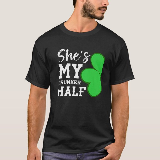 Camiseta Engraçado Casal Shamrock, ela é a minha Dra. (Frente)