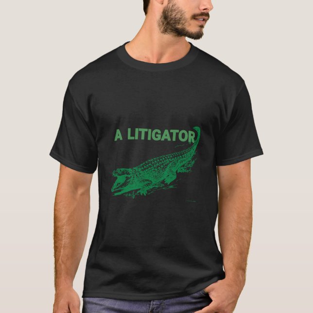Camiseta Engraçado Courtroom Um Litigador Advogado T-Shirt  (Frente)