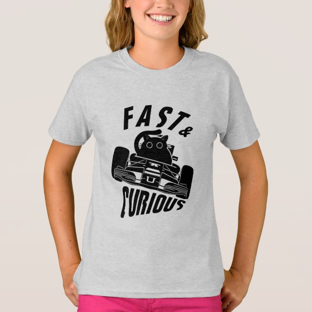 Camiseta Engraçado Curioso gato dirigindo carro (Frente)