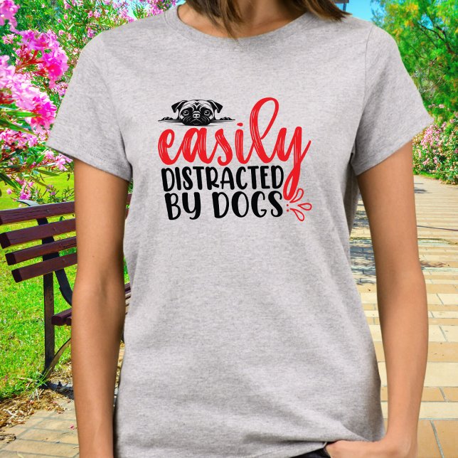 Camiseta Engraçado Distraído facilmente por cachorros Pug (Criador carregado)