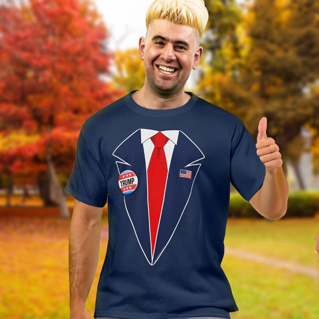 Camiseta Engraçado Donald Trump 2024 Figurino de Tuxedo Hal (Funny Donald Trump 2024 Halloween Tuxedo T-Shirt)