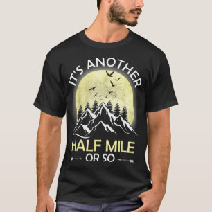 Camiseta Engraçado É Mais Meia Milha ou mais, acampamento d