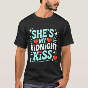 Camiseta Engraçado Ela É Meu Beijo Da Meia-Noite Do Dia Dos