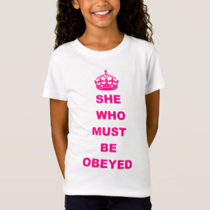 Camiseta Engraçado ela que deve ser obedecida.