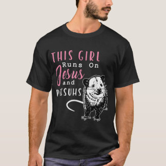 Camiseta Engraçado, essa garota corre em Jesus e Posse Ogam