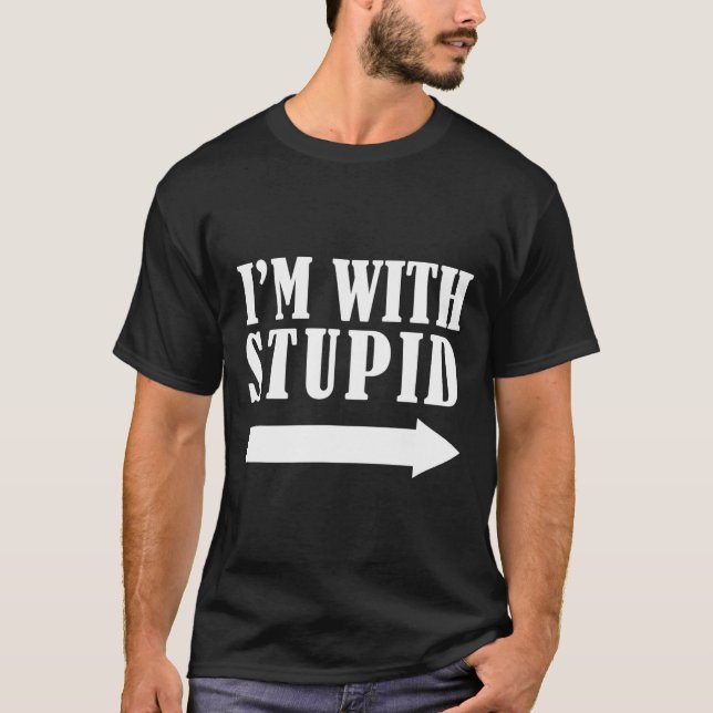 Camiseta Engraçado, estou com o estúpido presente de Natal  (Frente)