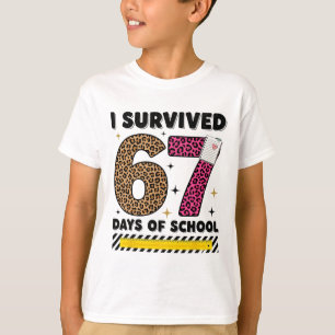 Camiseta Engraçado eu sobrevivi 67 dias de aula professora