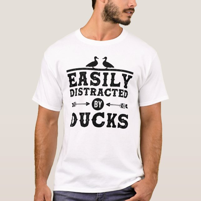 Camiseta Engraçado, Facilmente Distraído Por Patos (Frente)