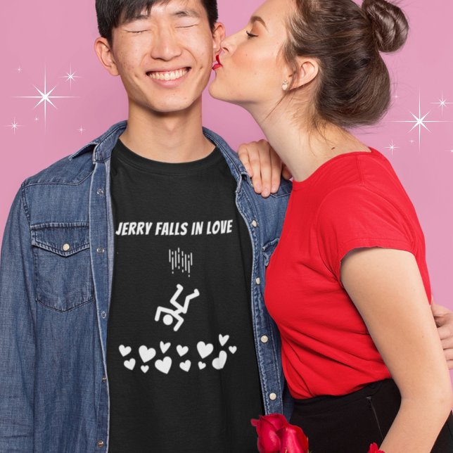 Camiseta Engraçado Figura Pessoas Jerry cai apaixonado (Shown in mens, black tee. Available in mens, womens, multiple styles, colors and sizes. )