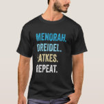 Camiseta Engraçado Hanukkah Menorah Dreidel trava judeus re<br><div class="desc">Engraçado Hanukkah Menorah Dreidel trava repito o judeu Chanukah</div>