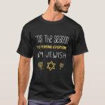 Camiseta Engraçado Hanukkah Pun Jewish Chanukah Holiday<br><div class="desc">VERIFIQUE A NOSSA MARCA DE CORRESPONDER DESIGNS - Engraçado Hannukah,  Channukah,  Chanukkah,  Natal Judeu para Criança,  Menino,  Rapariga,  Avó,  Avô,  Professora,  Pais,  Mães,  Tia,  Tio,  Irmão,  Irmã,  Filho,  Filha</div>