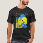 Camiseta Engraçado Jogo Judeu Bola Menorah Happy Hanukka<br><div class="desc">Feliz Hanukkah Chanukah Giro Judaico Engraçado Bola Menorah</div>