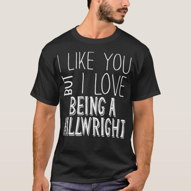Camiseta Engraçado Millwright Eu Gosto De Você Mas Eu Amo  (Frente)